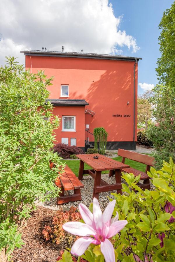 Elendris - Ubytovani U Kostela Brno Exteriör bild